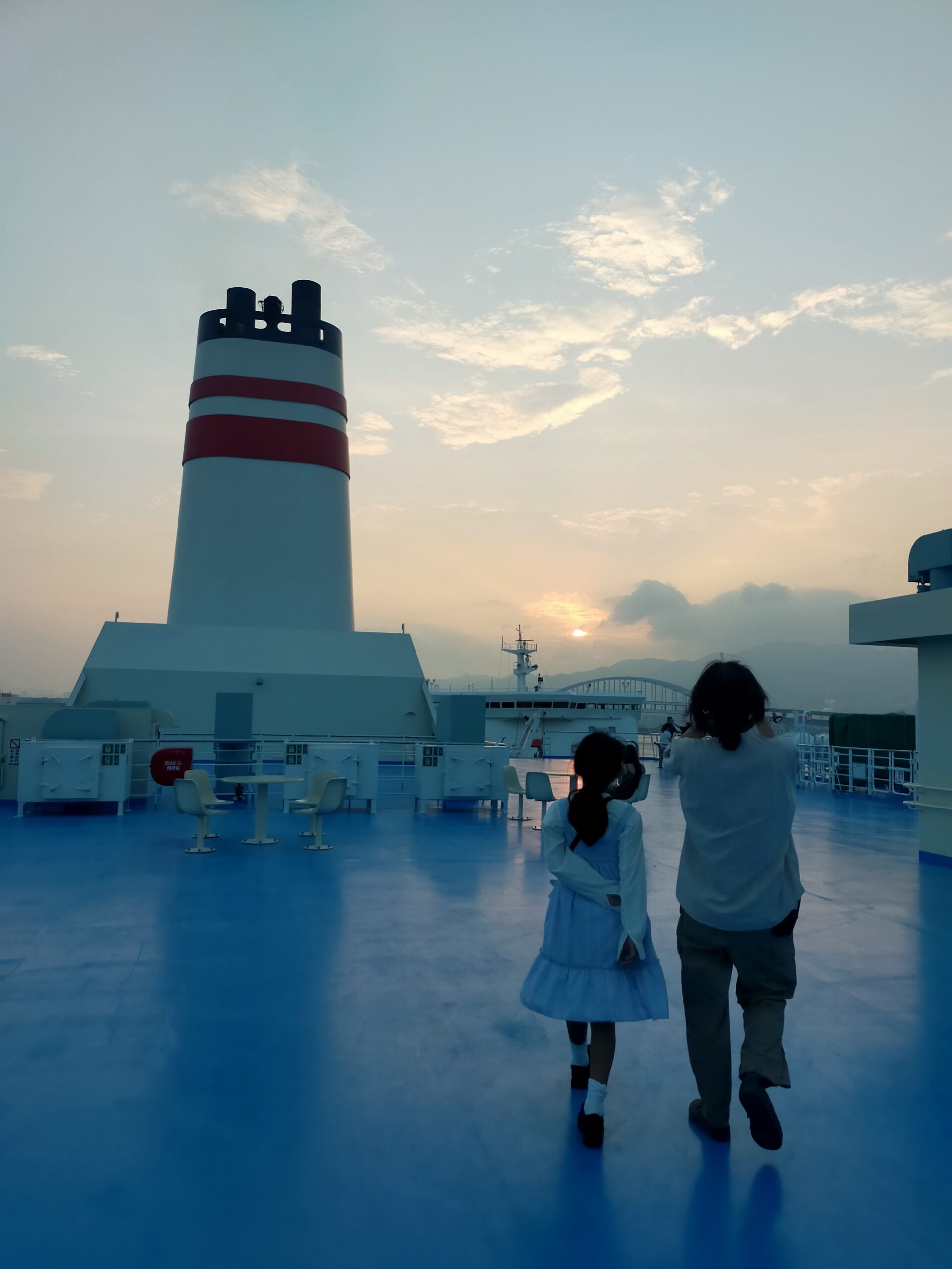 神戸港から新門司港へ向かうフェリー「せっつ」から眺める夕焼け